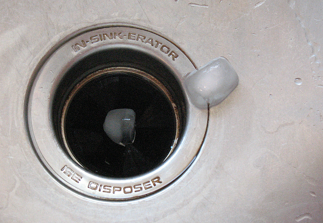 Clean_Garbage_Disposal_With_Ice